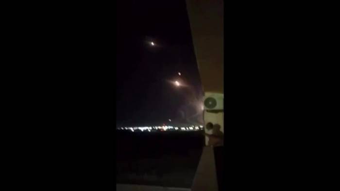 Khoảnh khắc lá chắn Patriot 'khai hỏa như súng máy' để chặn tên lửa Iran