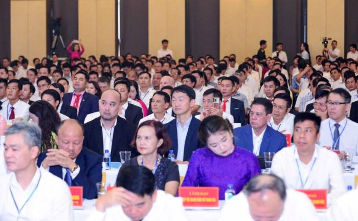Hơn 300 doanh nghiệp tham dự đối thoại. Ảnh: Lam Sơn