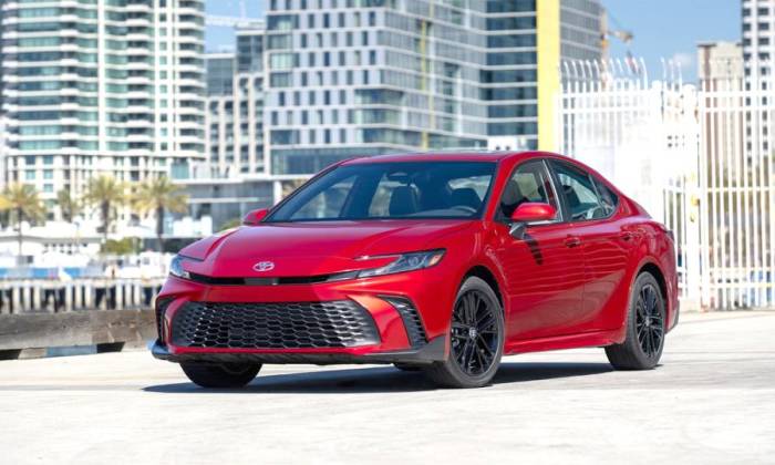 Toyota Camry 2027 tăng giá nhẹ so với bản cũ. Ảnh: Toyota