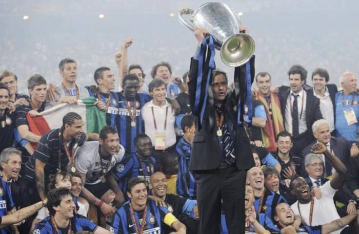 HLV Jose Mourinho cùng Inter Milan ăn mừng chức vô địch Champions League năm 2010. Ảnh: Reuters
