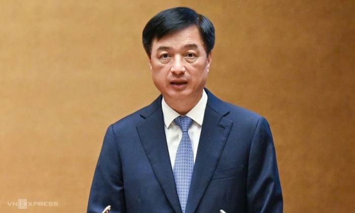 Trưởng ban Tổ chức Trung ương Nguyễn Duy Ngọc trình bày chuyên đề sáng 3/9. Ảnh: Giang Huy
