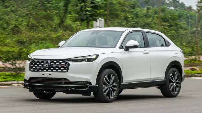 Một mẫu HR-V hybrid lăn bánh ở Hà Nội. Ảnh: Lương Dũng