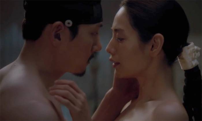 Nana và Ji Chang Wook trong The Scandal. Ảnh: Netflix