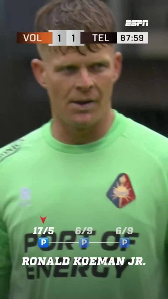 Thủ môn Ronald Koeman Jr lập cú đúp penalty