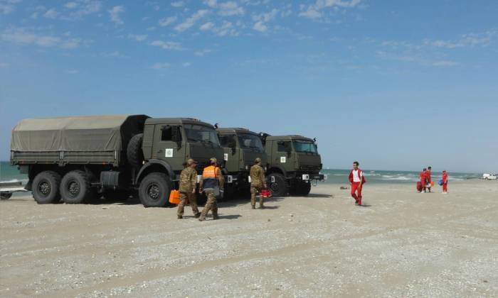 Lực lượng tham gia tìm kiếm cứu nạn trong vụ các binh sĩ Kazakhstan bị cuốn ra biển hôm 24/9. Ảnh: Chính quyền tỉnh Mangistau