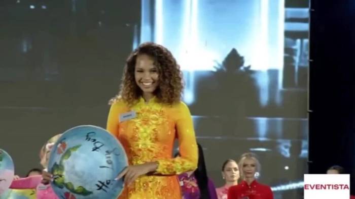 Phần trình diễn áo dài của thí sinh Pháp Indira Ampiot tại Miss World 2026