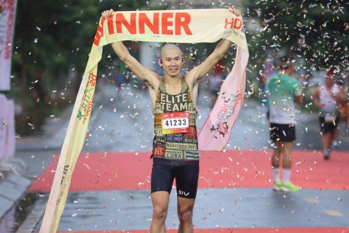Tiến Luyện vô địch HDBank Green Marathon 2026. Ảnh: Quỳnh Trần