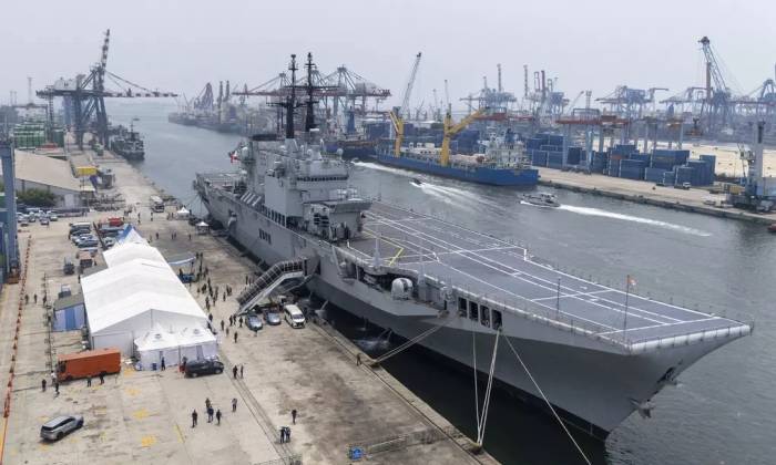 Tàu sân bay Giuseppe Garibaldi đậu tại cảng Tanjung Priok, Jakarta, Indonesia ngày 18/9. Ảnh: AFP