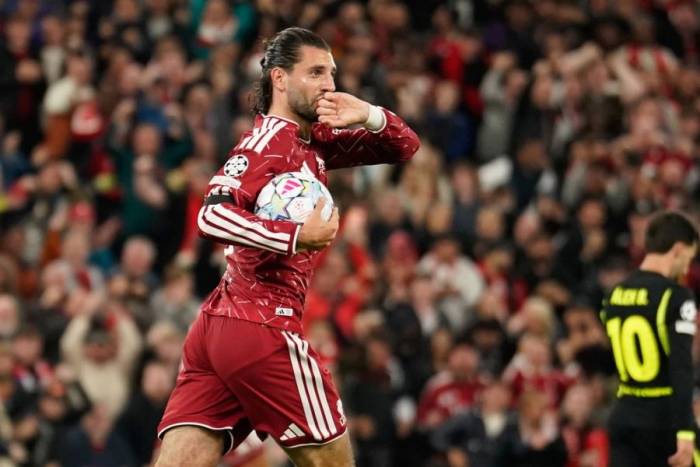 Dominik Szoboszlai mừng bàn gỡ hòa trong trận đấu vòng phân hạng Champions League giữa Liverpool và Atletico Madrid tại Anfield, Liverpool, Anh, ngày 9/9/2026 Ảnh: AP