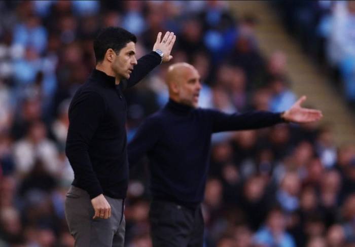 Mikel Arteta ở khu kỹ thuật trong trận Man City – Arsenal trên sân Etihad, Manchester, Anh ngày 19/4/2026. Ảnh: Reuters