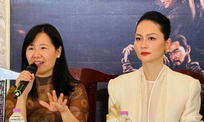 Bà Ngô Thị Bích Hạnh (trái) và diễn viên Đỗ Thị Hải Yến tại hội thảo chủ đề phát triển công nghiệp văn hóa và điện ảnh, sáng 9/9 ở TP HCM. Ảnh: Mai Nhật