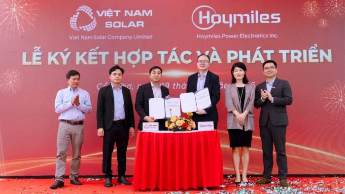 Nghi lễ ký kết thỏa thuận hợp tác. Ảnh: Việt Nam Solar