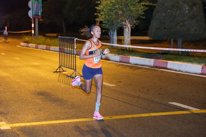 Marta Tinsae vô địch 21km nữ. Ảnh: Quỳnh Trần