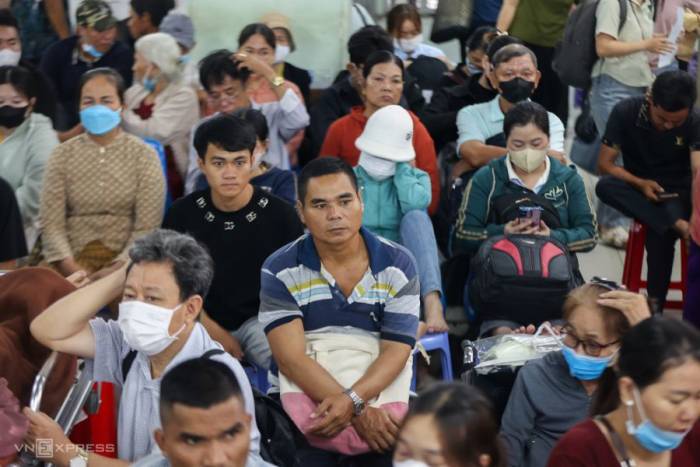 Đông nghịt bệnh nhân chờ bác sĩ, nhân viên y tế khám bệnh tại bệnh viện Chợ Rẫy, tháng 9/2026. Ảnh: Quỳnh Trần