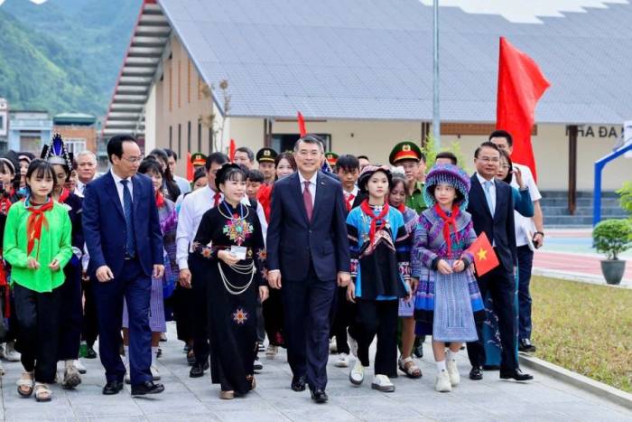 Thủ tướng Chính phủ Lê Minh Hưng tại trường Tiểu học và THCS Mường Khương, Lào Cai - điểm cầu chính của lễ khai giảng Ảnh: Đoàn Bắc