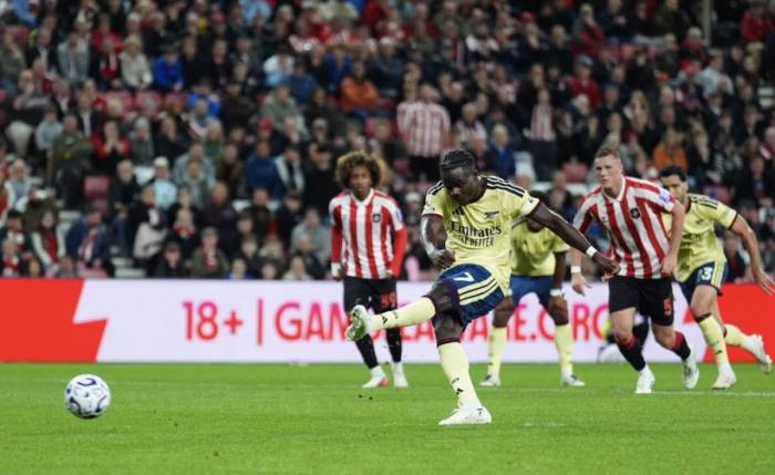 Bukayo Saka ghi bàn phạt đền ấn định tỷ số trong trận Arsenal thắng Sunderland 2-0 ở vòng bốn Ngoại hạng Anh trên sân The Light, Sunderland, Anh ngày 12/9/2026. Ảnh: AP