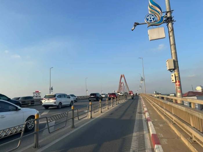 Biển khoảng cách được tháo dỡ. Ảnh: Xuân Hoa