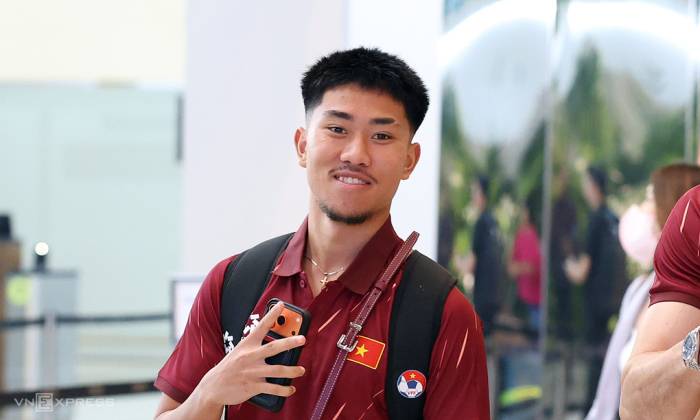 Ngô Đăng Khoa cùng đội tuyển Việt Nam chiều 23/9 đặt chân đến thủ đô Jakarta, Indonesia để chuẩn bị lần đầu dự FIFA ASEAN Cup 2026. Ảnh: Đức Đồng