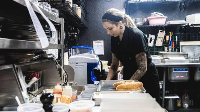 Rachel Miller, đầu bếp kiêm chủ sở hữu nhà hàng Nightshade Noodle Bar tại bang Massachusetts. Ảnh: BBC