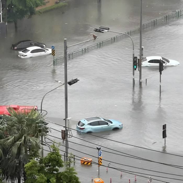 Nhiều khu vực tại thủ đô Bangkok sáng nay ngập trong nước. Ảnh: Khang Võ