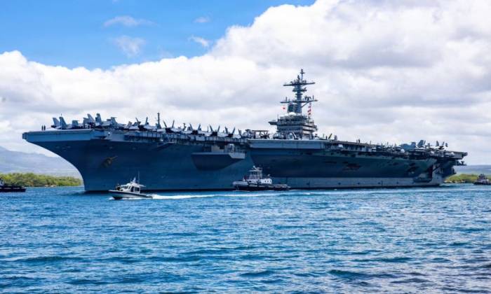 Tàu sân bay USS Theodore Roosevelt  rời Trân Châu Cảng hồi tháng 7. Ảnh: US Navy