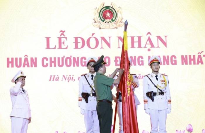 Bệnh viện 19-8 đón nhận Huân chương Lao động hạng Nhất. Ảnh: Trần Hằng