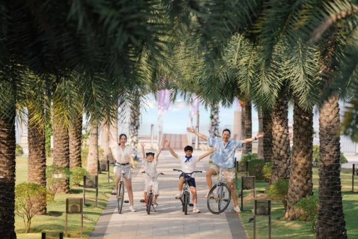 Gia đình vui chơi trong không gian tại Izumi City. Ảnh: Nam Long
