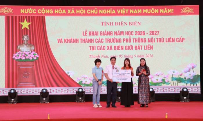 FPT tặng 9 thư viện điện tử cho học sinh Điện Biên
