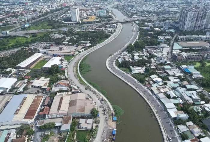 Dự án kênh Tham Lương - Bến Cát - rạch Nước Lên thời gian qua gặp vướng mắc nơi tiếp nhận bùn nạo vét. Ảnh: Giang Anh