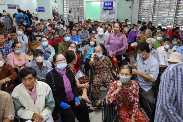 Đông nghịt bệnh nhân chờ bác sĩ, nhân viên y tế khám bệnh tại bệnh viện Chợ Rẫy, tháng 9/2026. Ảnh: Quỳnh Trần