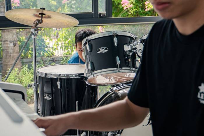 Lê Văn Quang trong buổi tập trống