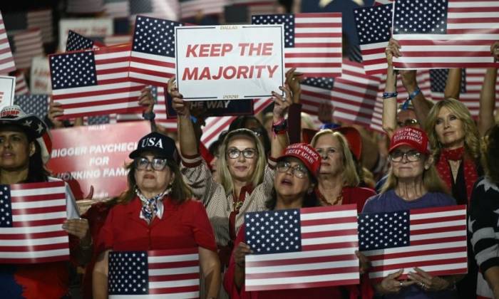 Các cử tri lắng nghe khi Tổng thống Donald Trump phát biểu tại đại hội giữa kỳ toàn quốc đảng Cộng hòa ở Trung tâm American Airlines, Dallas, Texas, ngày 9/9. Ảnh: AFP