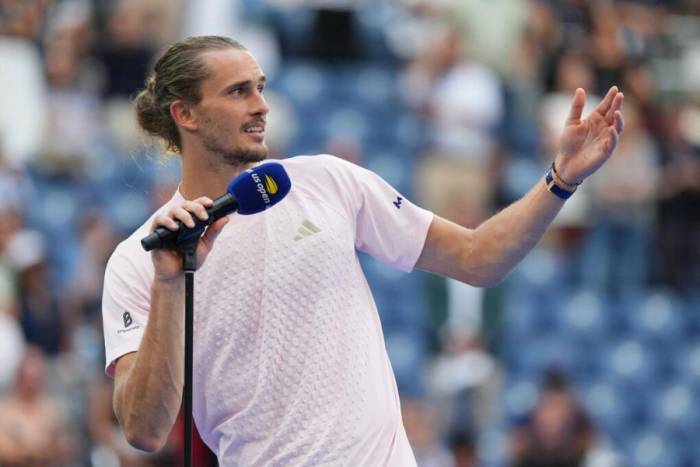 Zverev phát biểu sau khi thắng Ben Shelton ở chung kết đơn nam Mỹ Mở rộng trên sân Arthur Ashe, thuộc Trung tâm Quần vợt Quốc gia Billie Jean King tại New York ngày 13/9/2026. Ảnh: AP