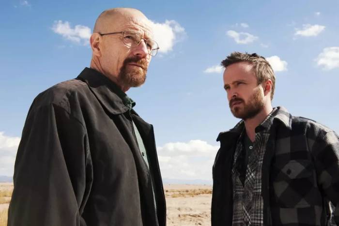 Tạo hình của Bryan Cranston (trái) và Aaron Paul trong phim. Ảnh: AMC