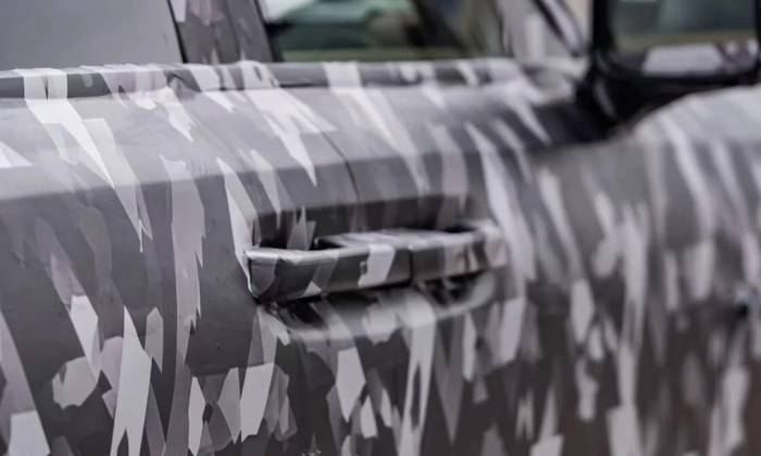 Bố trí tay nắm cửa cho thấy kiểu cửa xe mở ngược giống Rolls-Royce. Ảnh: SugarDesign