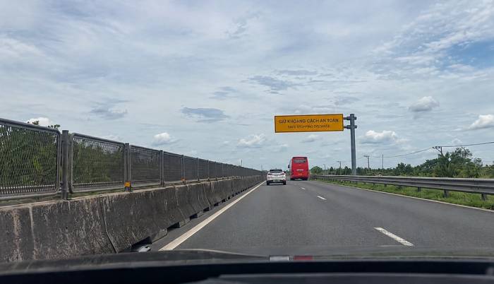 Xe di chuyển trên cao tốc Trung Lương - Mỹ Thuận. Ảnh: Hải Đăng