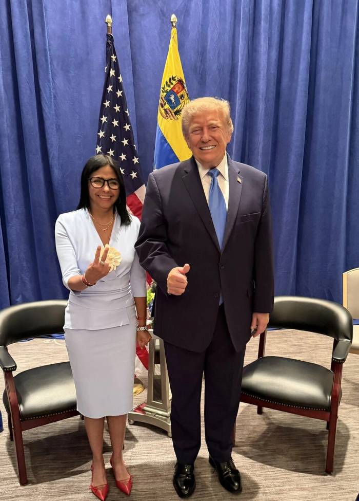 Tổng thống Mỹ Donald Trump (phải) và Tổng thống lâm thời Venezuela Delcy Rodriguez ngày 22/9 tại New York. Ảnh: X/Delcyrodriguezv