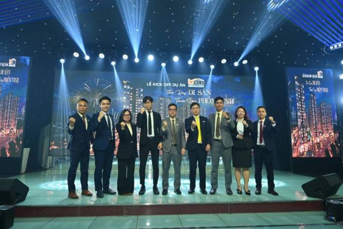 Đại diện Bcons và các đối tác. Ảnh: Bcons