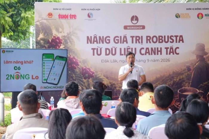Workshop Nâng giá trị Robusta từ dữ liệu canh tác thiết kế theo hướng chia sẻ đi cùng thực hành, giúp bà con dễ tiếp cận. Ảnh: Phân bón Cà Mau