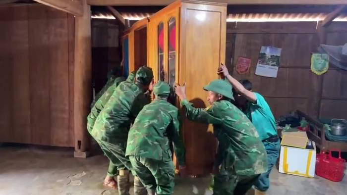 Video sơ tán dân dưới chân núi ở Đà Nẵng