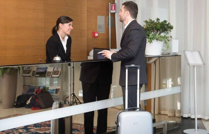 Thời gian check in có thể giúp khách có được phòng cao cấp hơn. Ảnh: Skytouch