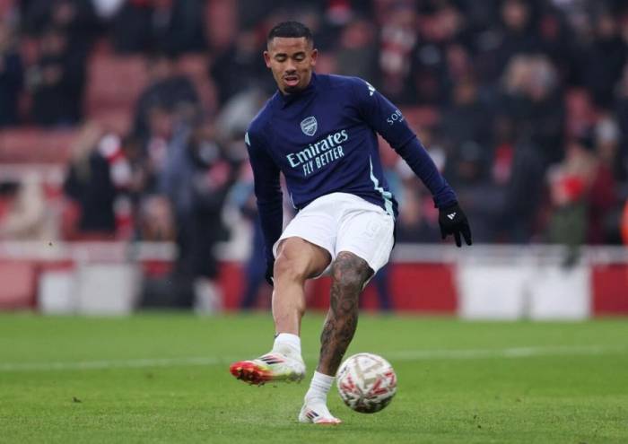Gabriel Jesus khởi động trước trận Arsenal – Man Utd ở vòng 3 Cup FA trên sân Emirates, London, Anh ngày 12/1/2025. Ảnh: Reuters