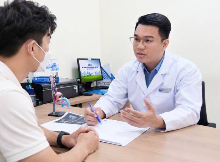 Bác sĩ Nguyễn Công Danh tư vấn sức khỏe sinh sản cho nam giới. Ảnh minh họa: IVF Tâm Anh