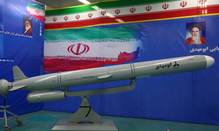 Tên lửa hành trình  Abu Mahdi được trưng bay tại Tehran, Iran hồi năm 2023. Ảnh: Press TV
