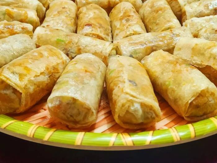 Những chiếc nem rán vàng đều, óng ả là tổng hợp nhiều bí quyết từ nguyên liệu, cách gói đến cách chiên, Ảnh: Quỳnh Vũ
