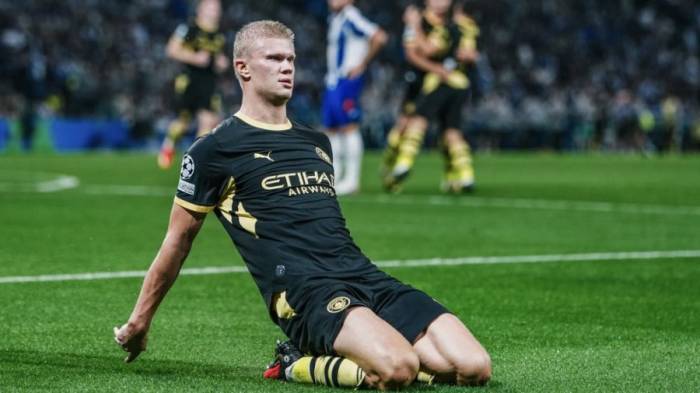 Erling Haaland trượt cỏ mừng bàn trong trận Man City thắng Porto 2-0 ở lượt đầu vòng phân hạng Champions League tối 8/9/2026, tại Porto, Bồ Đào Nha. Ảnh: Man City