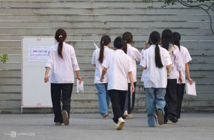 Thí sinh THPT chuyên Tuyên Quang thi lại tốt nghiệp THPT năm 2026, ngày 14-15/8. Ảnh: Thanh Hằng