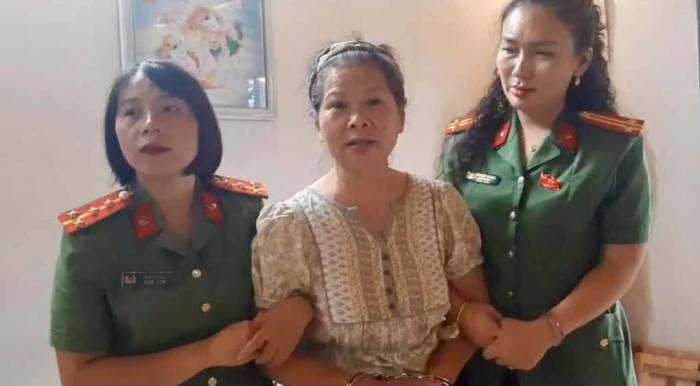 Công an bắt bị can Nguyễn Thị Ngọc. Ảnh: Công an cung cấp