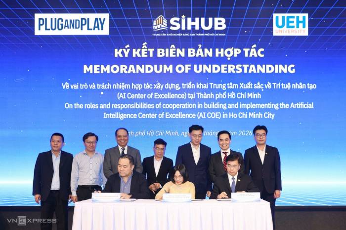 Lễ ký biên bản ghi nhớ (MOU) giữa Plug and Play với Trung tâm Khởi nghiệp sáng tạo TP HCM (Sihub) và Đại học Kinh tế TP HCM, chiều 30/9. Ảnh: An Phương