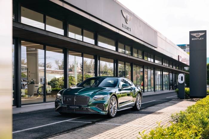 Một chiếc Continental GT Speed tại đại lý Bentley ở TP HCM. Ảnh: Bentley VN